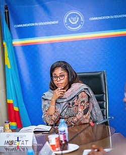 Ministre d'État, Ministre des affaires foncières Acacia Bandubola Mbongo