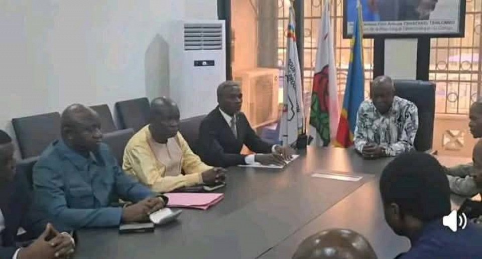 Secrétaire général et Président ai Augustin Kabuya Tshilumba face aux représentants des confessions religieuses