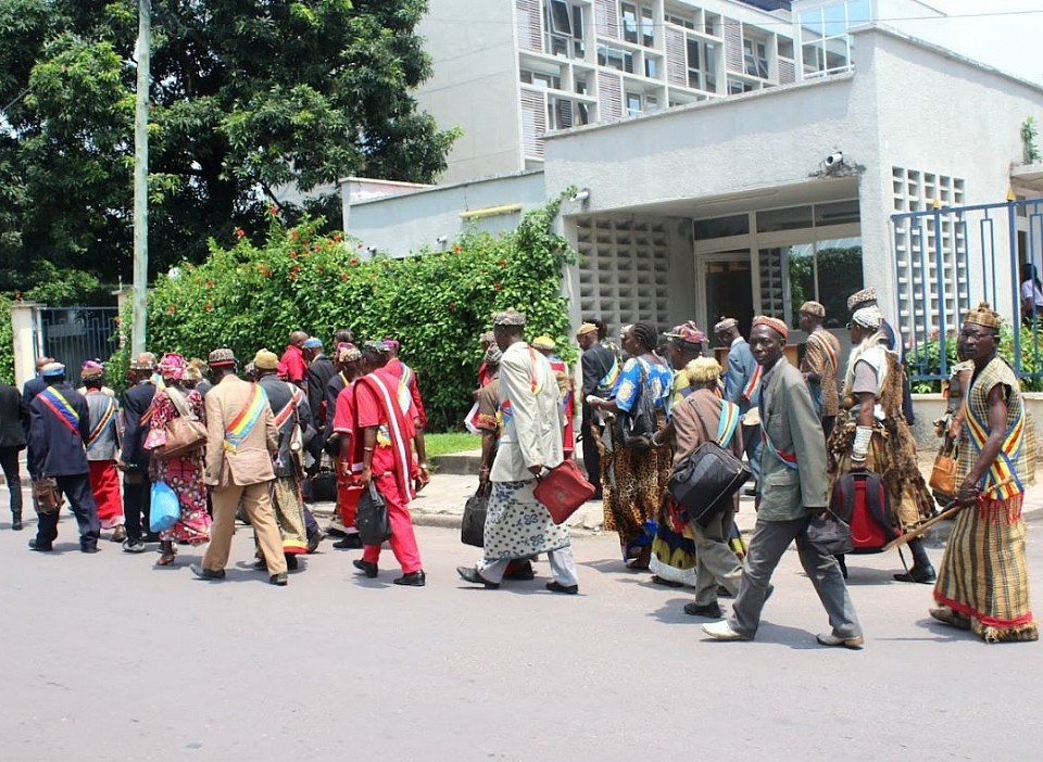 (Archives) Des chefs coutumiers sur une avenue de la commune de la Gombe à Kinshasa, le 20/01/2017. Radio Okapi/Ph. John Bompengo. Point Focal 2025